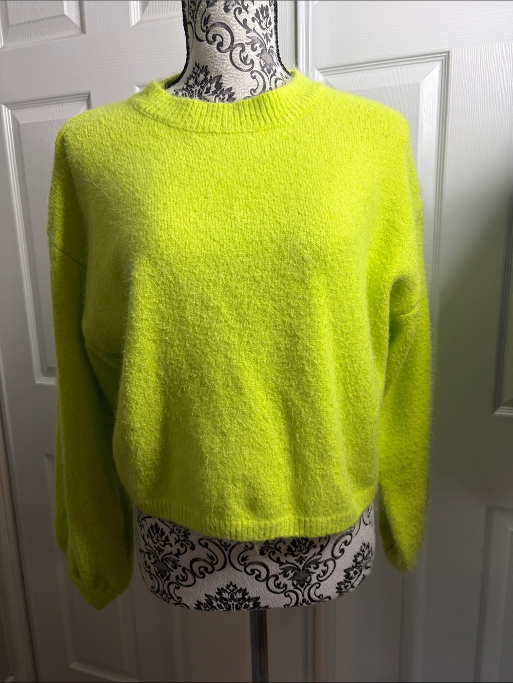 Lulu's Neon Lime Crewneck Sweater M